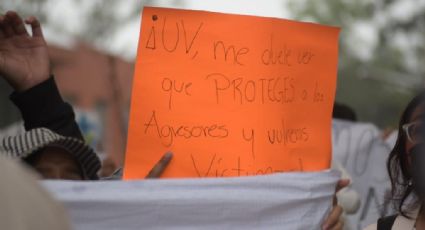 Tras expulsión de alumno, estudiantes UV piden despido de directora