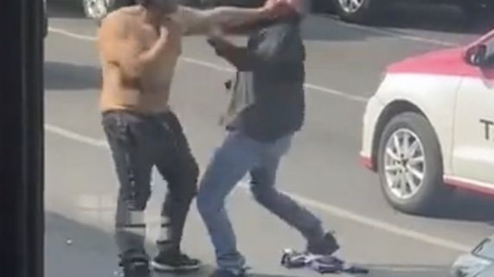 VIDEO: A puño limpio y patadas, taxista protagoniza pelea callejera en la CDMX