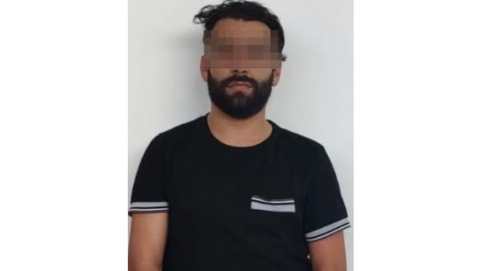 Junto a él se encontraban otras tres personas, que igual fueron detenidas.