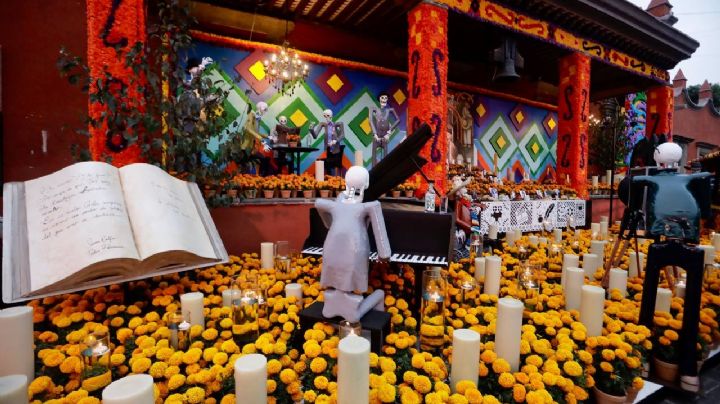 Coyoacán homenajea a artistas con Ofrenda Monumental de Día de Muertos