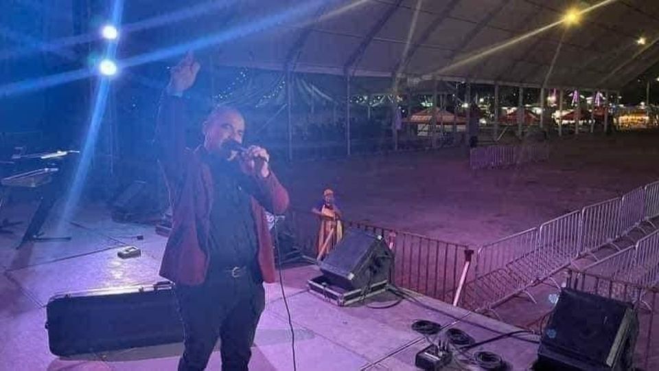 Miguel Mendoza, el MM, cumplió su compromiso ante una sola persona, un vendedor que en primera fila disfrutó del concierto.