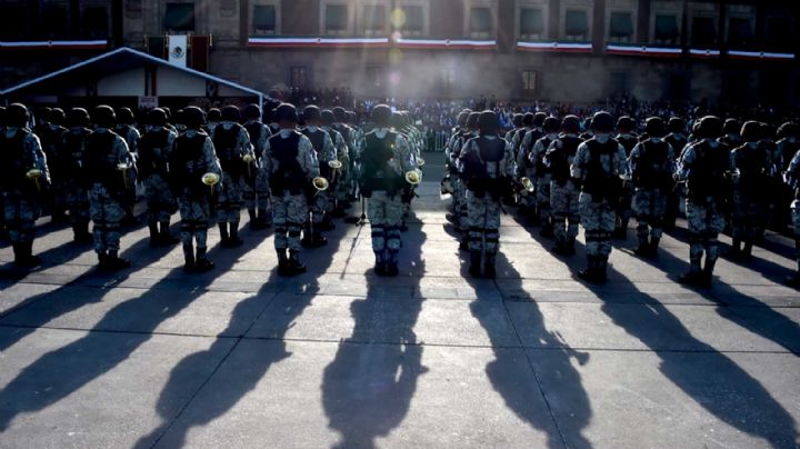 El sacerdote borracho y los militares