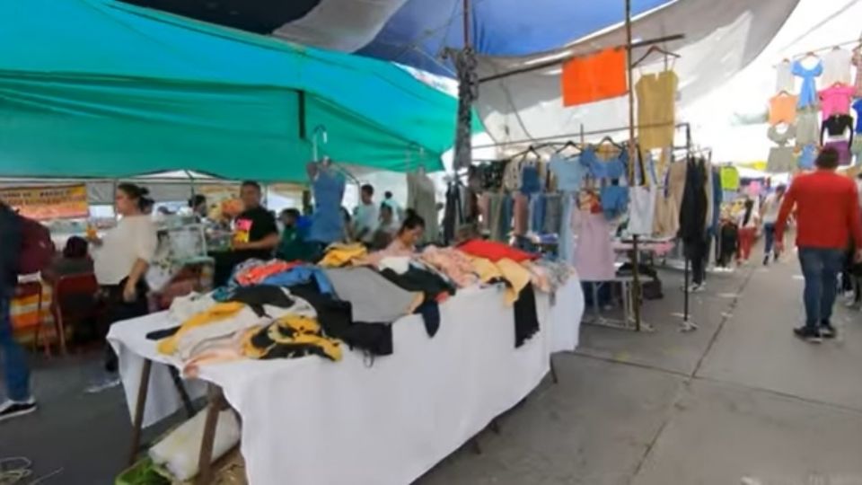 La ropa de paca se comercializa en todos los tianguis de León.