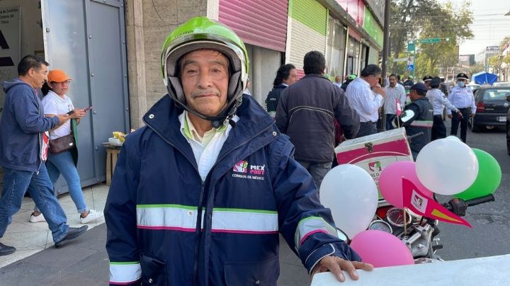 “Voy a ser cartero mientras Dios me lo permita”: Moisés, de 70 años