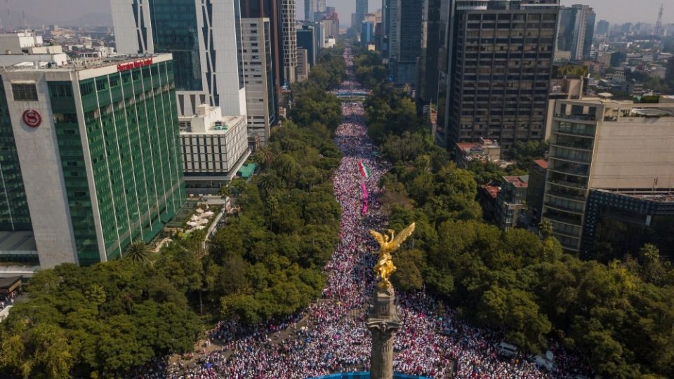 El líder de los senadores de Morena, Ricardo Monreal, realizó un posicionamiento en redes sociales respecto a la marcha del día 13 por la defensa del INE; llama a que es parte de la vida democrática del país