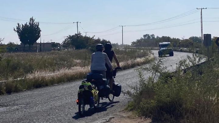 En bici, canadienses recorren México; piden seguridad a su paso por Hidalgo