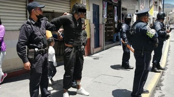Por golpear a adulta mayor, arrestan otra vez a malabarista del centro de Pachuca
