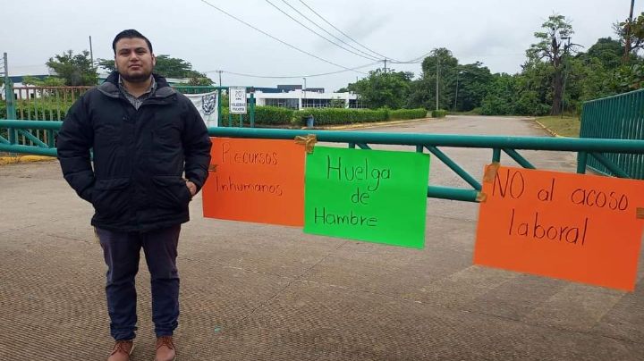 Trabajador de universidad de Huejutla inicia huelga de hambre