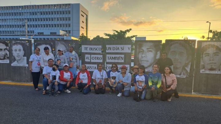 Con mural de rostros, exigen buscar a desaparecidos en Veracruz