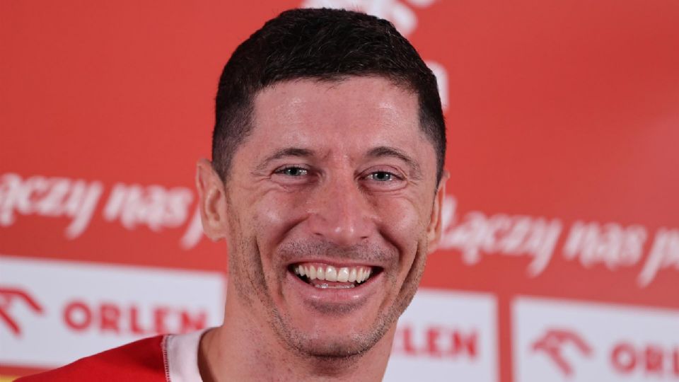 Lewandowski se ríe, previo al partido contra México