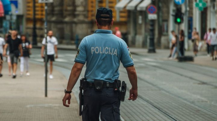 Estrella su auto contra la casa de su ex porque no lo dejaba entrar