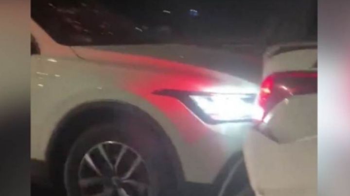 Pánico en Circuito Interior se desata balacera, camioneta recibe 15 disparos