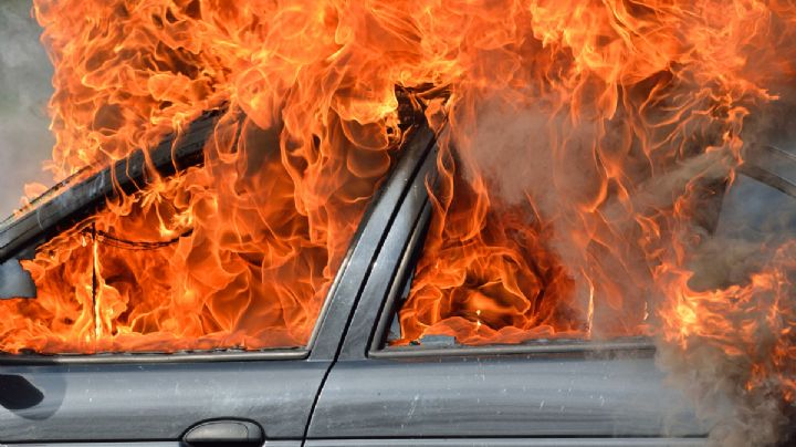 Hallan cuerpos calcinados al interior de camioneta baleada en Cuautepec