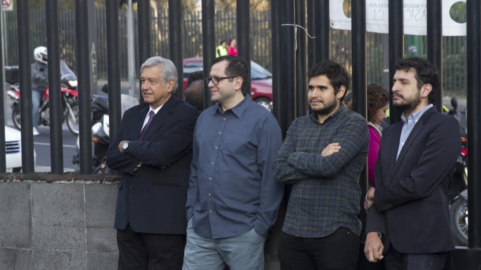 Revelan que hijos de AMLO cuelan al presidente a amigos y primos en su gobierno