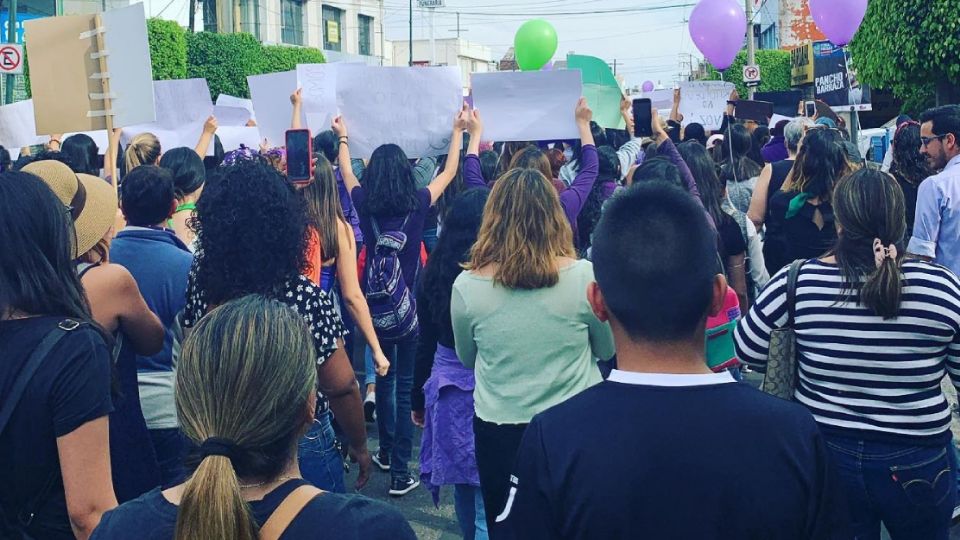 En la marcha participaron decenas de mujeres en Irapuato.