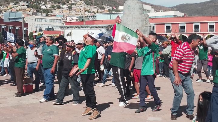 Así vivieron pachuqueños la derrota de México ante Argentina en Plaza Juárez | FOTOS