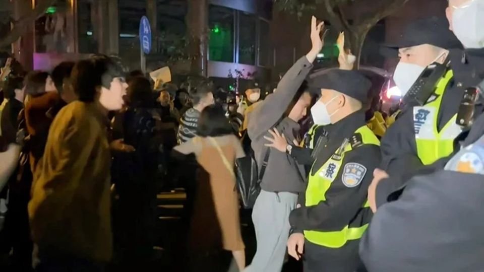 Las protestas contra la política 'cero covid' se extienden a toda China