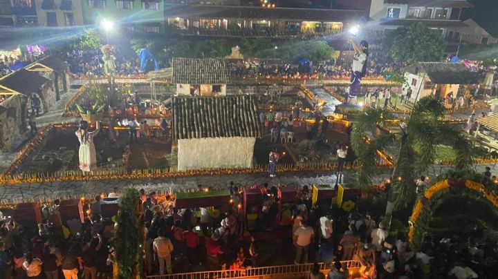 Con 2 mil 22 velas y el Komander, cierra Xantolo en Huasteca hidalguense | FOTOS