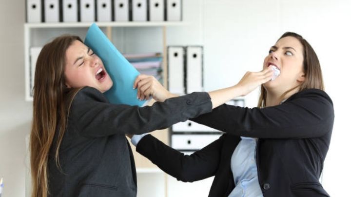 Mujeres pelean en las calles de Saltillo