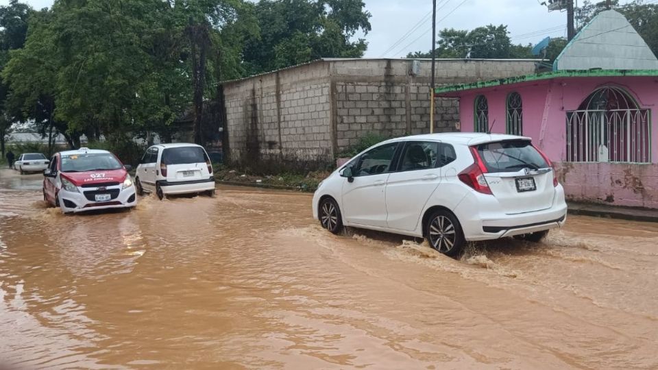 Muchas calles inundadas en Agua Dulce tras el aumento del nivel del río