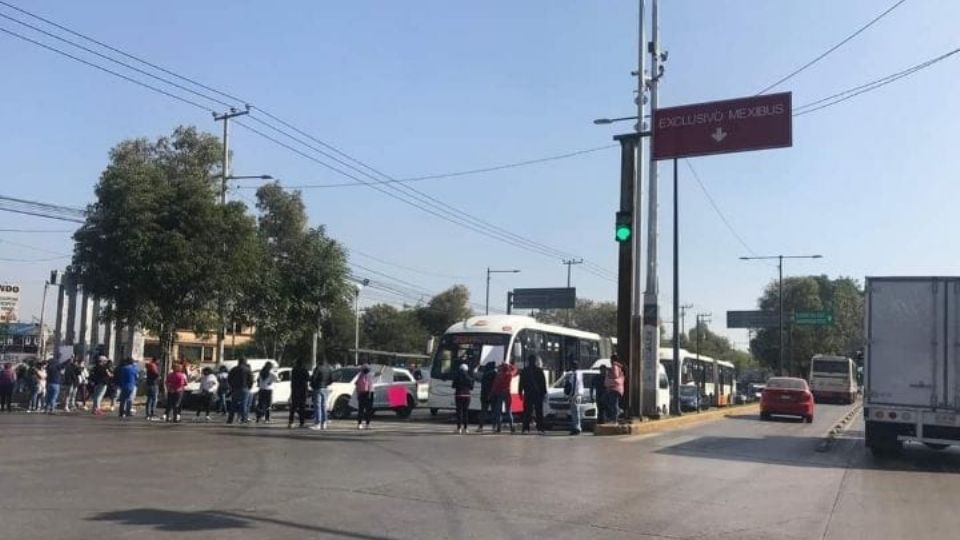 Piden la reubicación de tianguis.