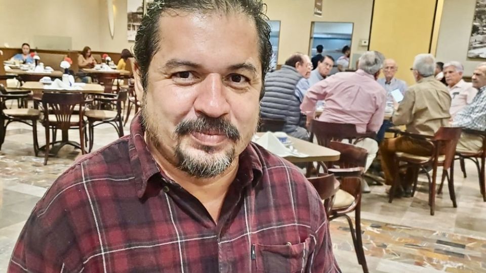 El activista Miguel Ángel Haro denuncia que la Cofepris “le saca la vuelta” de manera legal a los ciudadanos que solicitan permiso para fumar marihuana con fines lúdicos, por lo que inició una batalla legal