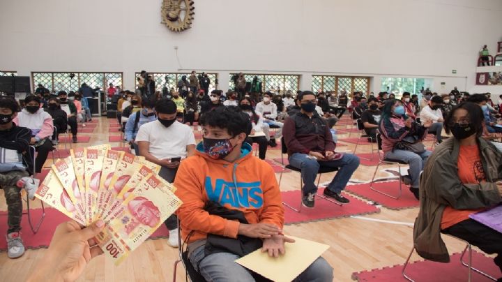 Becas Benito Juárez 2022: ¿Cuándo y quiénes recibirán 3 mil 360 pesos?