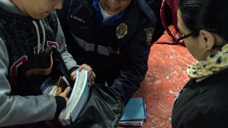 El aseguramiento se logró luego de que los maestros se dieron cuenta de la presencia de una pistola revólver en la mochila de uno de los adolescentes de segundo de secundaria.