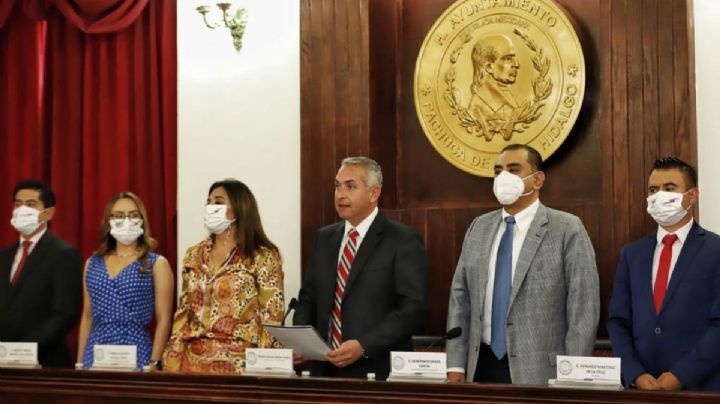 Piden reducir salario de alcalde, regidores y secretarios de Pachuca; PRI lo manda a comisión