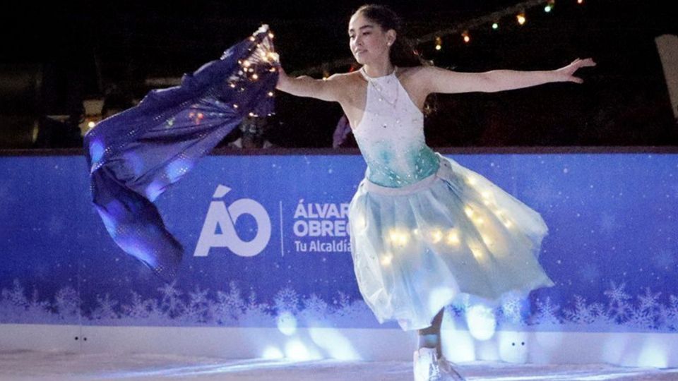 Este viernes se inauguró la pista de hielo en la explanada del Salón de Usos Múltiples, calle 10 s/n, de la colonia Tolteca y la otra se abrirá hoy en el estacionamiento del deportivo Águilas-Japón.