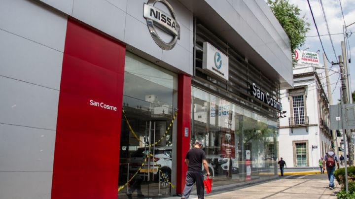 Delincuentes amarran a velador y se llevan un auto de lujo