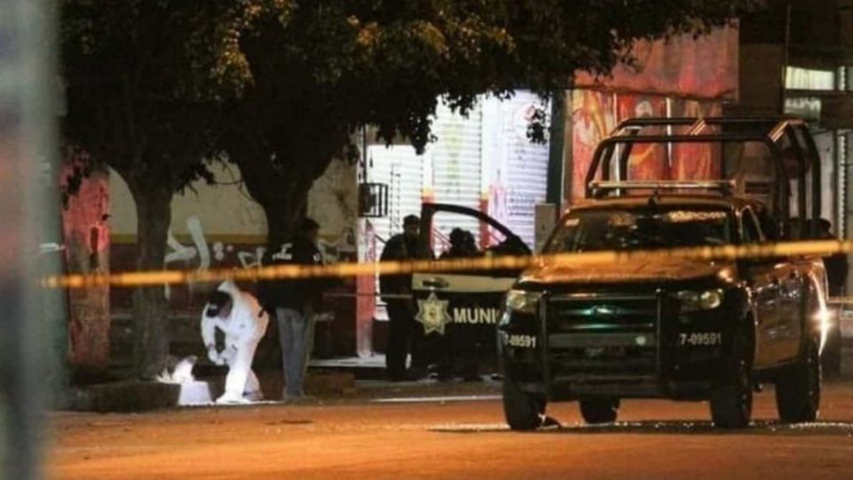 El joven fue auxiliado por paramédicos y falleció en el hospital.