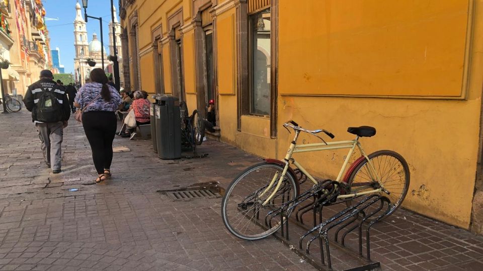 Los ladrones ya han encontrado la manera de llevarse las bicicletas de los estacionamientos públicos de la zona peatonal del centro