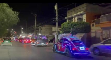 Caravana de bochos navideños recorre las calles de León