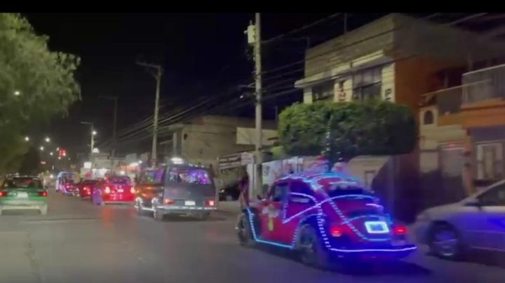 Caravana de bochos navideños recorre las calles de León