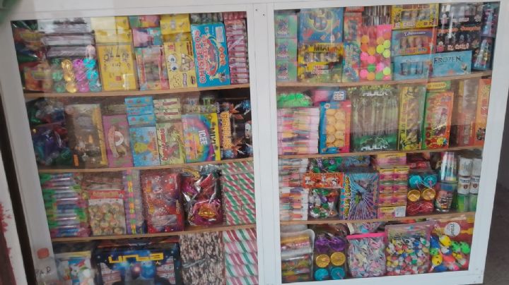 Crisis y temor por explosiones afectan ventas decembrinas de vendedores de cuetes de Tultepec