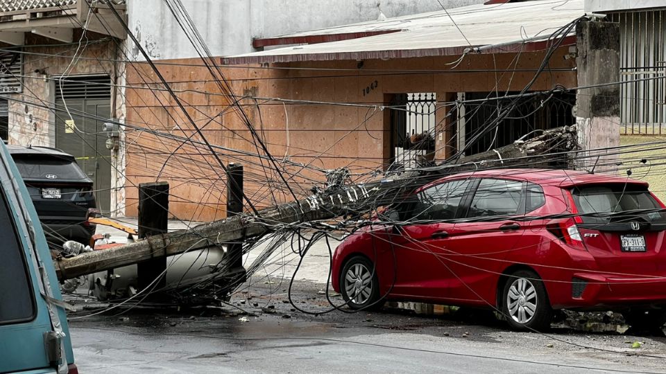 Desde láminas caídas hasta carros destruidos.