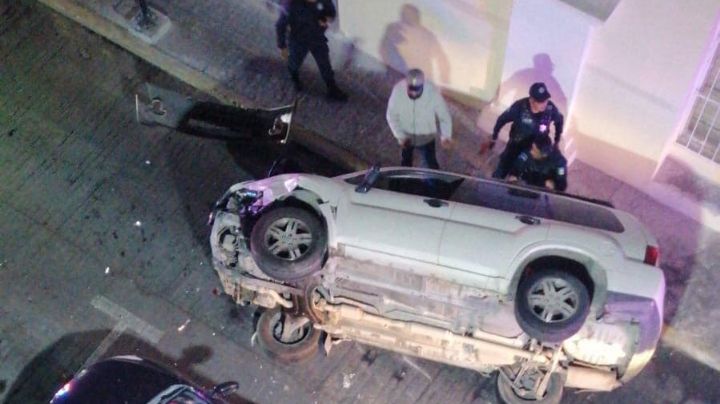 Pachuqueño fiestero da volantazo, choca auto y vuelca en Guerrero | VIDEO