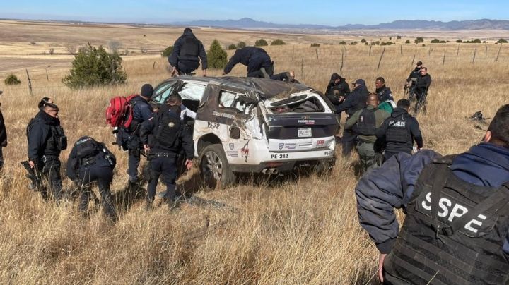Policías estatales vuelcan en carretera La Junta-Bocoyna; hay 7 heridos