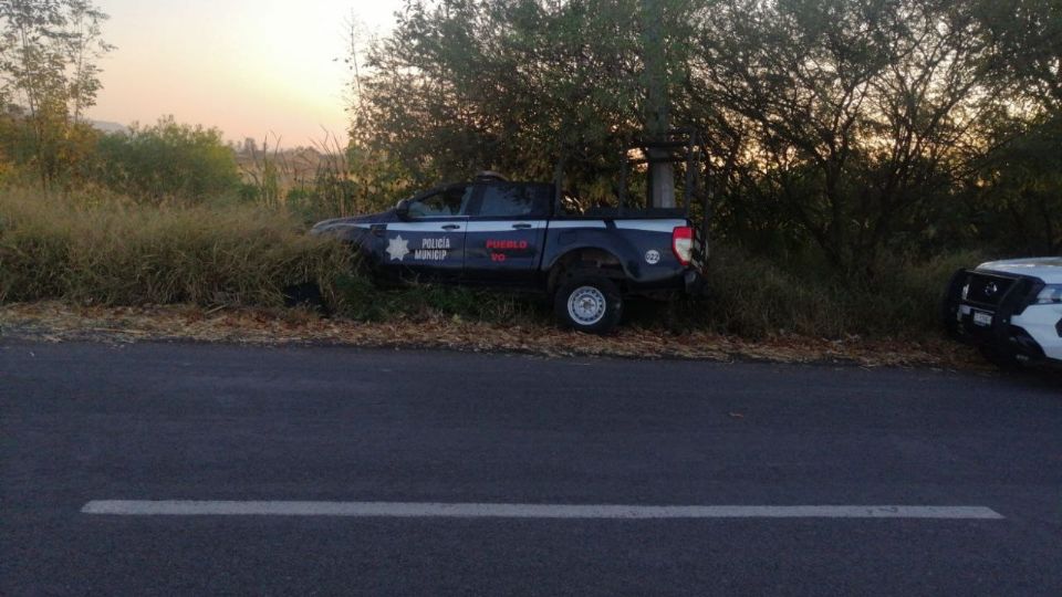 La patrulla quedó a una orilla del camino, en la salida a Irapuato.