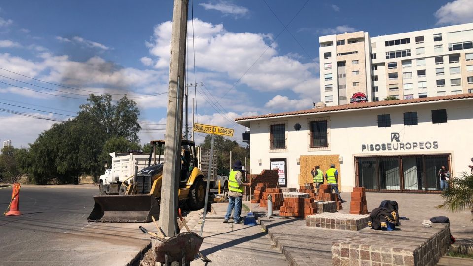 Este martes trabajadores del Municipio de León han iniciado la construcción de un muro con el fin de evitar más daños a los locales de la Placita del Campestre