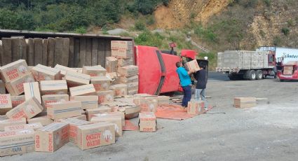 Rapiña imparable en Maltrata: roban huevos de camión volcado