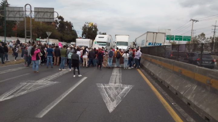 Bloquean la México-Querétaro y exigen justicia para Jorge