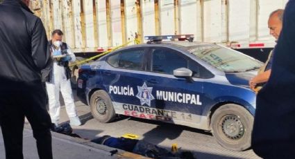 Hallan cuerpo embolsado a un costado de panteón en Ecatepec