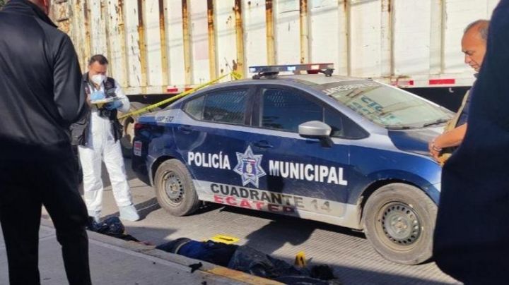 Hallan cuerpo embolsado a un costado de panteón en Ecatepec