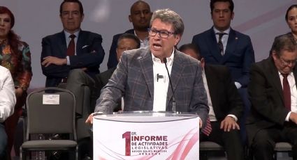 "Mientras otros tienen abundancia yo llego solo, pero creo en la democracia": Monreal