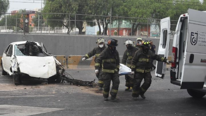 Tras choque en la Zaragoza, pareja muere prensada en automóvil