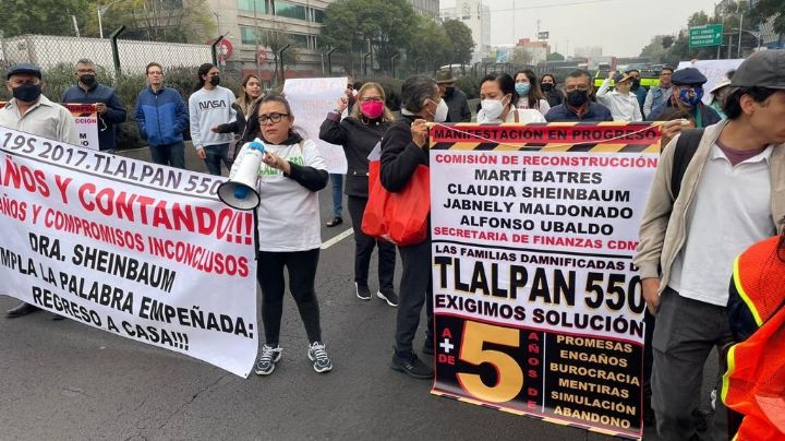 Caos en Calzada de Tlalpan por bloqueo de damnificados del terremoto de 2017