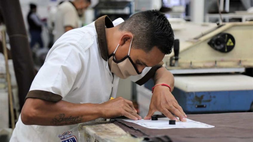 Manufactura en México cae 2.3% en agosto, según el INEGI