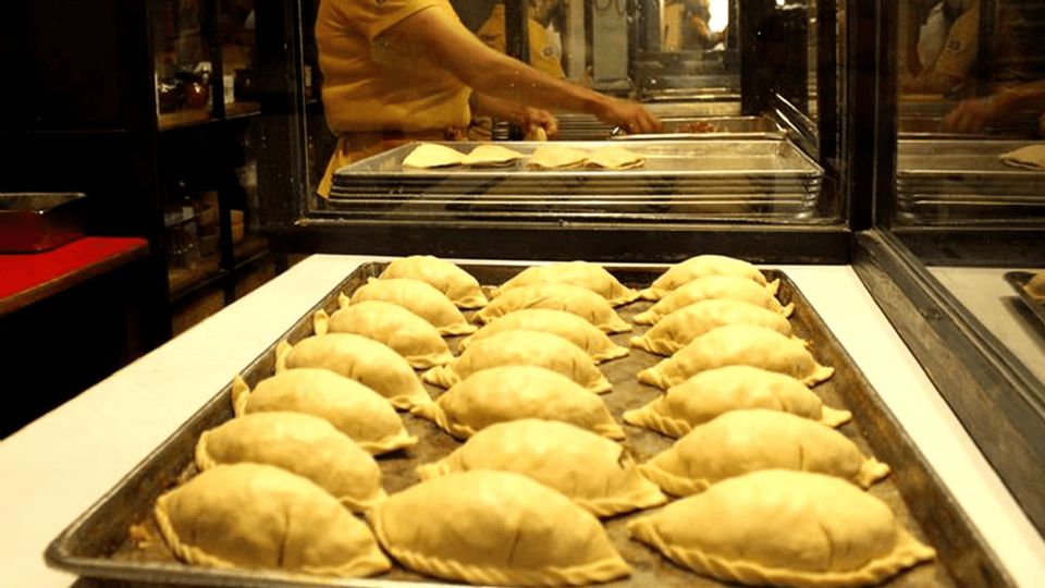 La historia del paste se remonta a los años de la minería, actualmente una de las empresas más famosas y dedicadas a la venta de este producto es Pastes Kiko´s